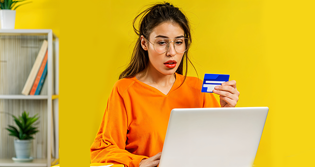 8 Telltale Signs Your Credit Card Debt Has Entered the Danger Zone